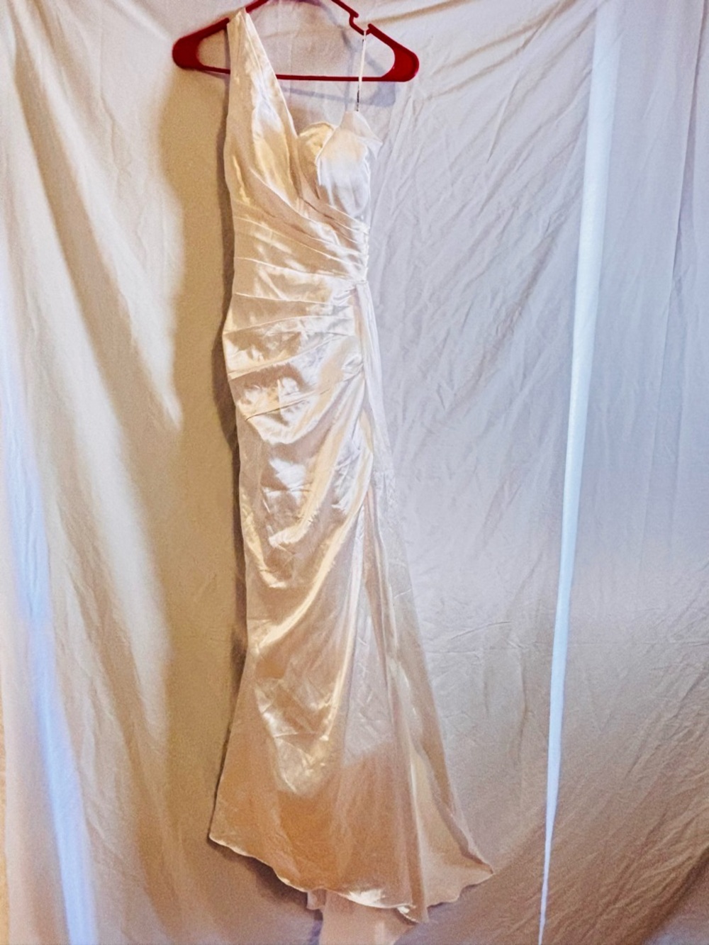 One-Shoulder Ivory Satin Evening Dress with Asymmetric Ruching